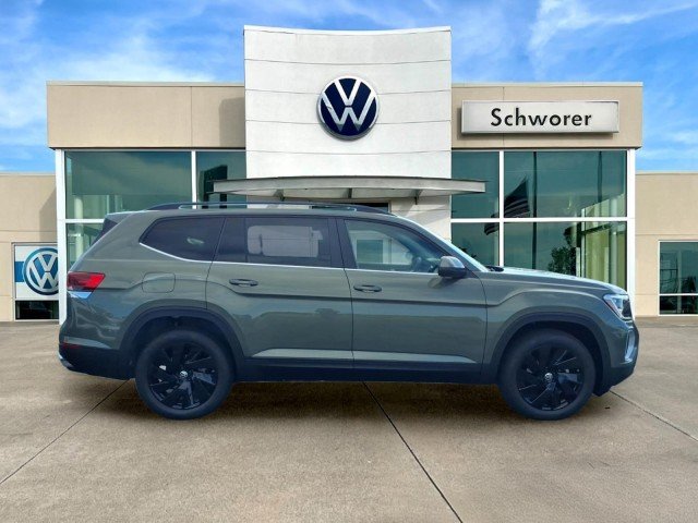 New 2026 Avocado Green Pearl Volkswagen SE w/Technology 4M image 5