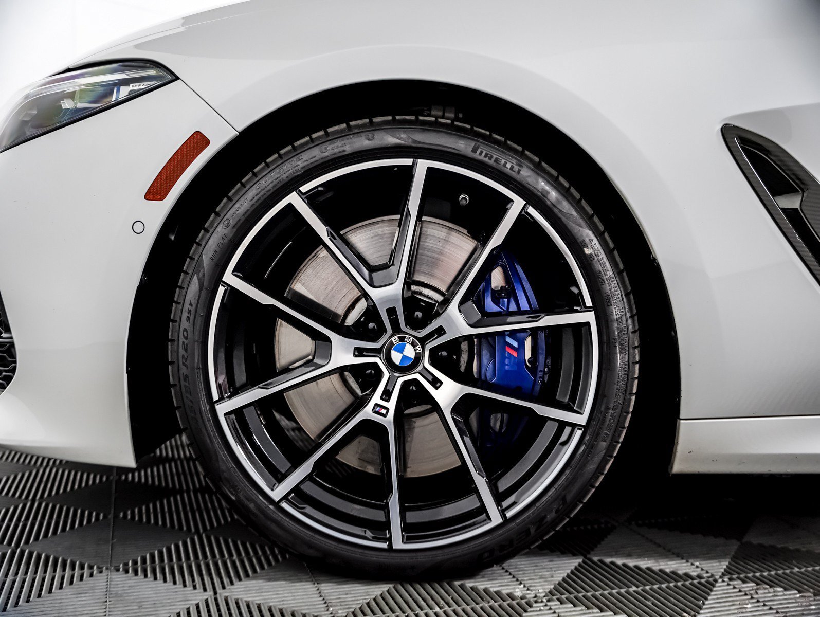 Used 2022 White BMW M850i image 4