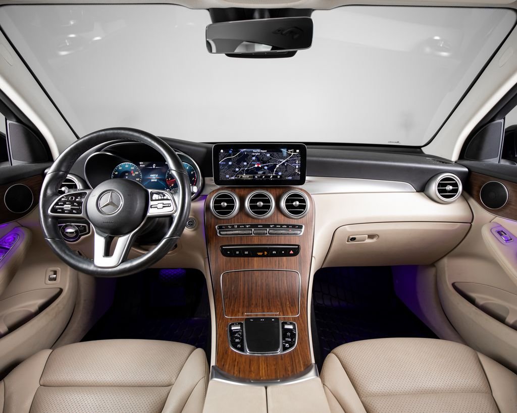 Certified Used 2022  Mercedes-Benz GLC 300 image 7