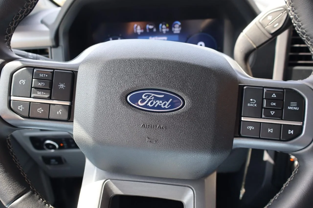 Used 2025 Atlas Blue Ford XLT image 17