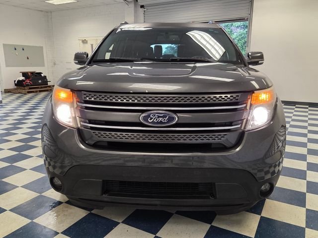Used 2015  Ford Limited image 2