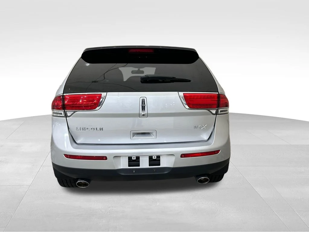 Used 2014 Silver Lincoln Base image 4