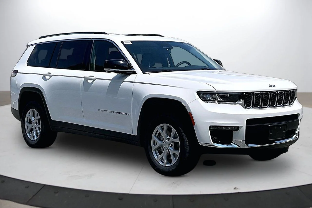 Used 2023 White Jeep Limited image 2