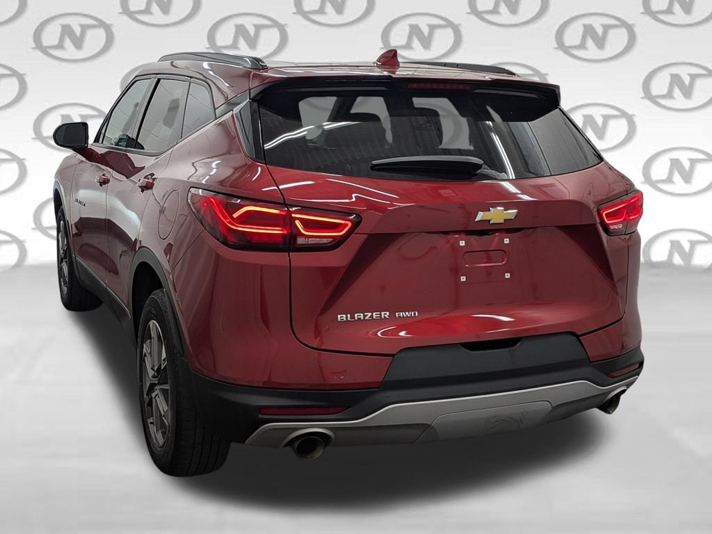 Used 2023 RADIANT RED TINTCOAT Chevrolet LT image 19