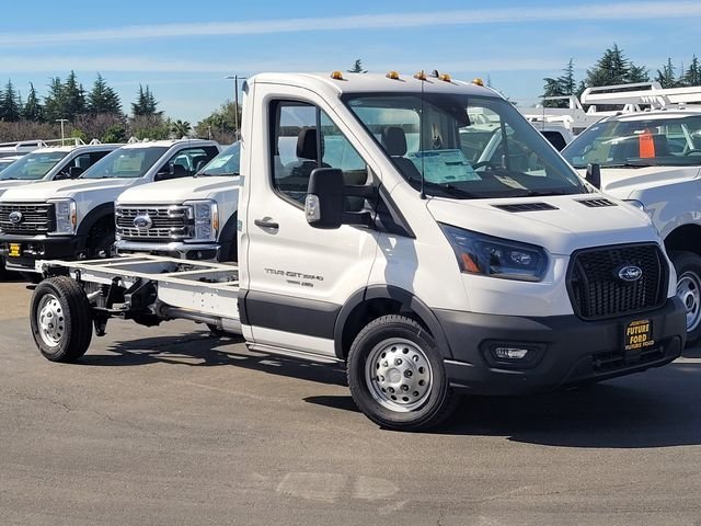 New 2025 Oxford White Ford Cutaway image 1