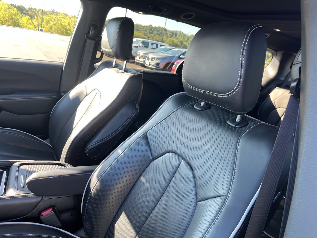 Used 2026 Black Chrysler Limited image 12