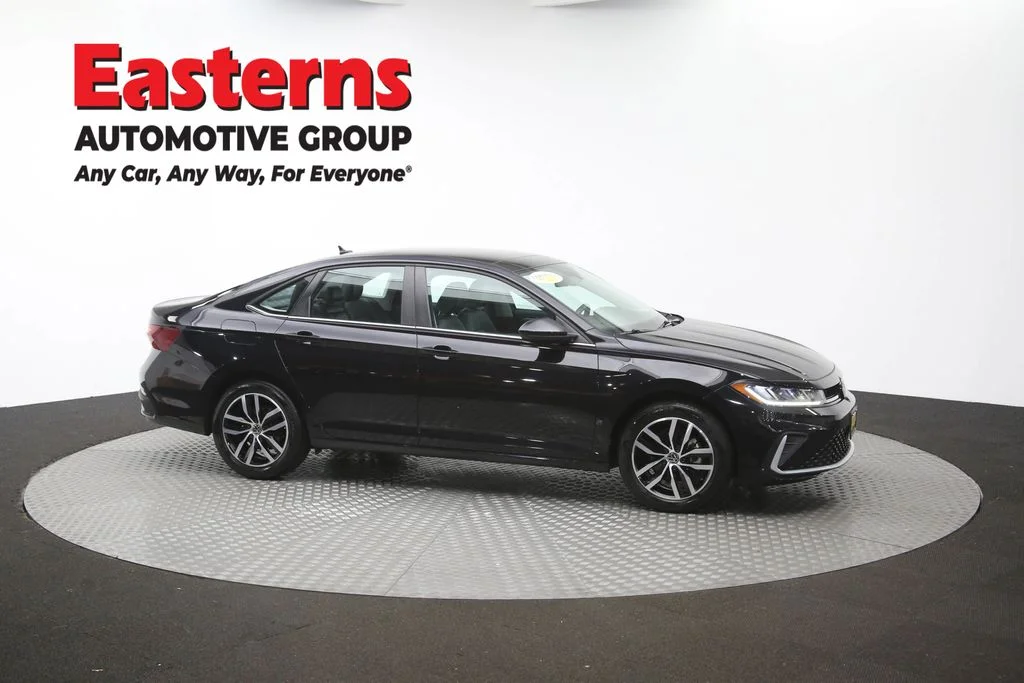 Used 2025 Black Volkswagen 1.5T SE image 47