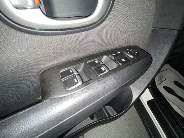 Used 2018 White Kia Plus image 13