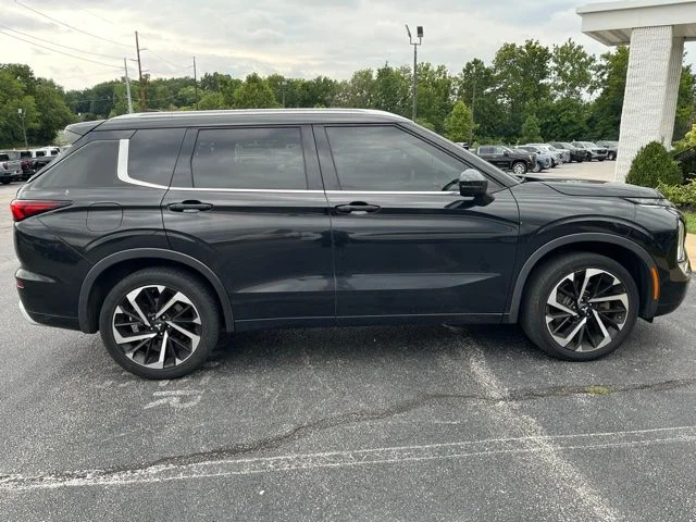 Used 2022 Black Mitsubishi SEL image 3