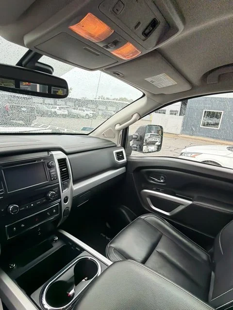 Used 2018 White Nissan PRO-4X image 10
