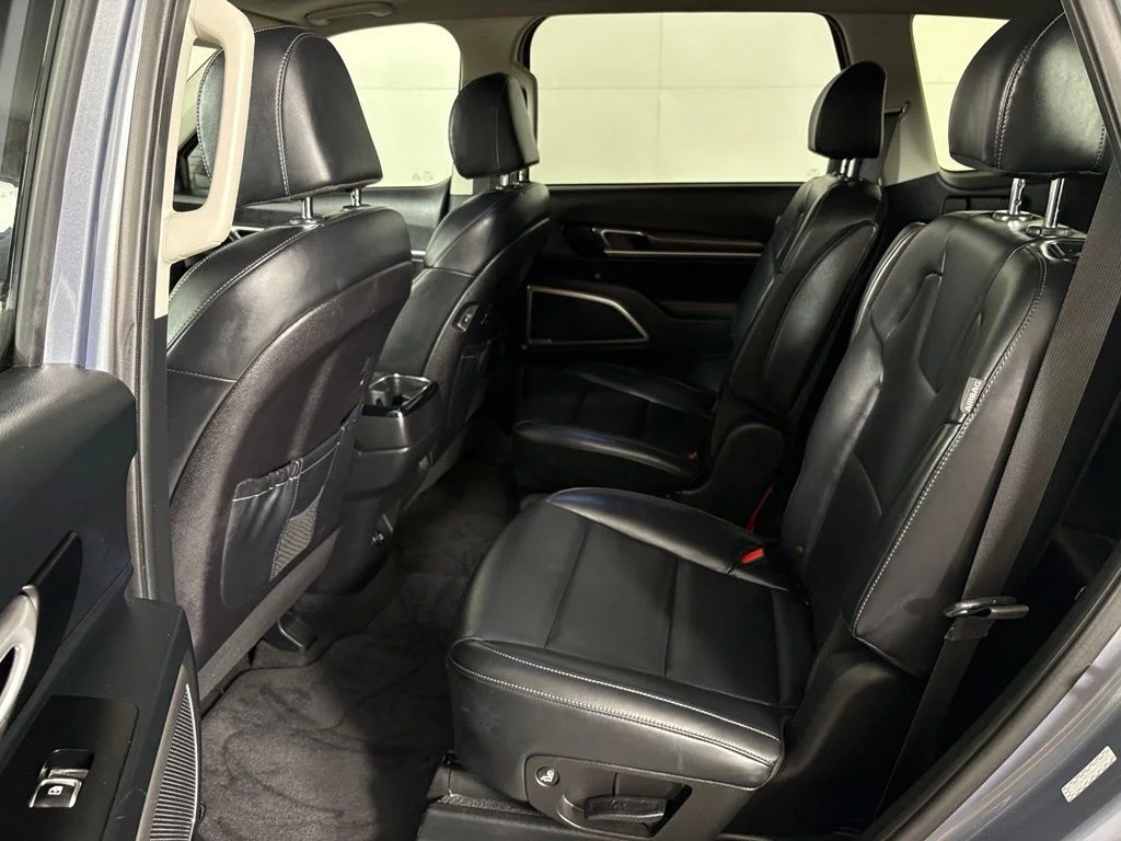 Used 2025 Silver Kia S image 39