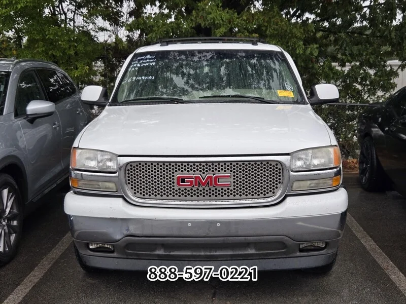 Used 2005 Summit White GMC  image 9