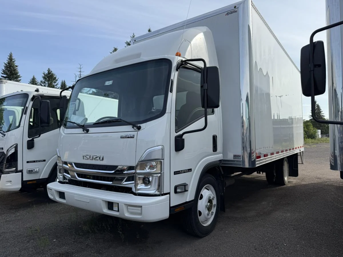 Used 2024 White Isuzu 18ft Box Truck image 1