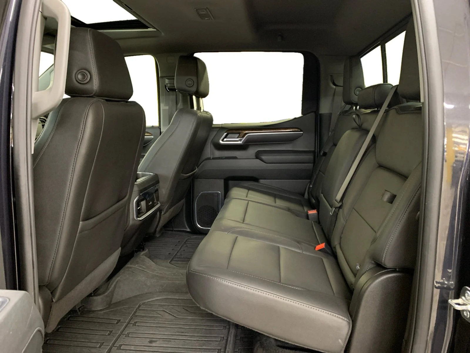 Used 2025 TITANIUM RUSH METALLIC GMC Elevation image 16