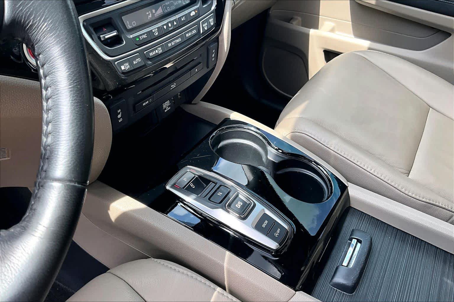 Used 2018 Deep Scarlet Pearl Honda Touring image 15