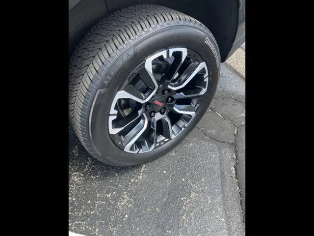 Used 2025 Onyx Black GMC Elevation image 9