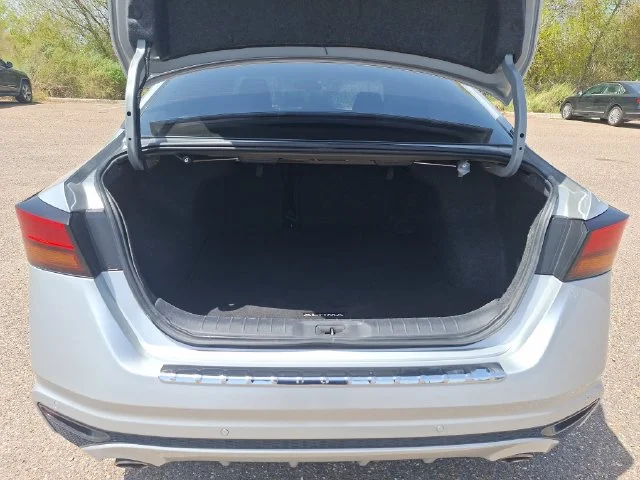 Used 2022 Silver Nissan 2.5 SV image 21