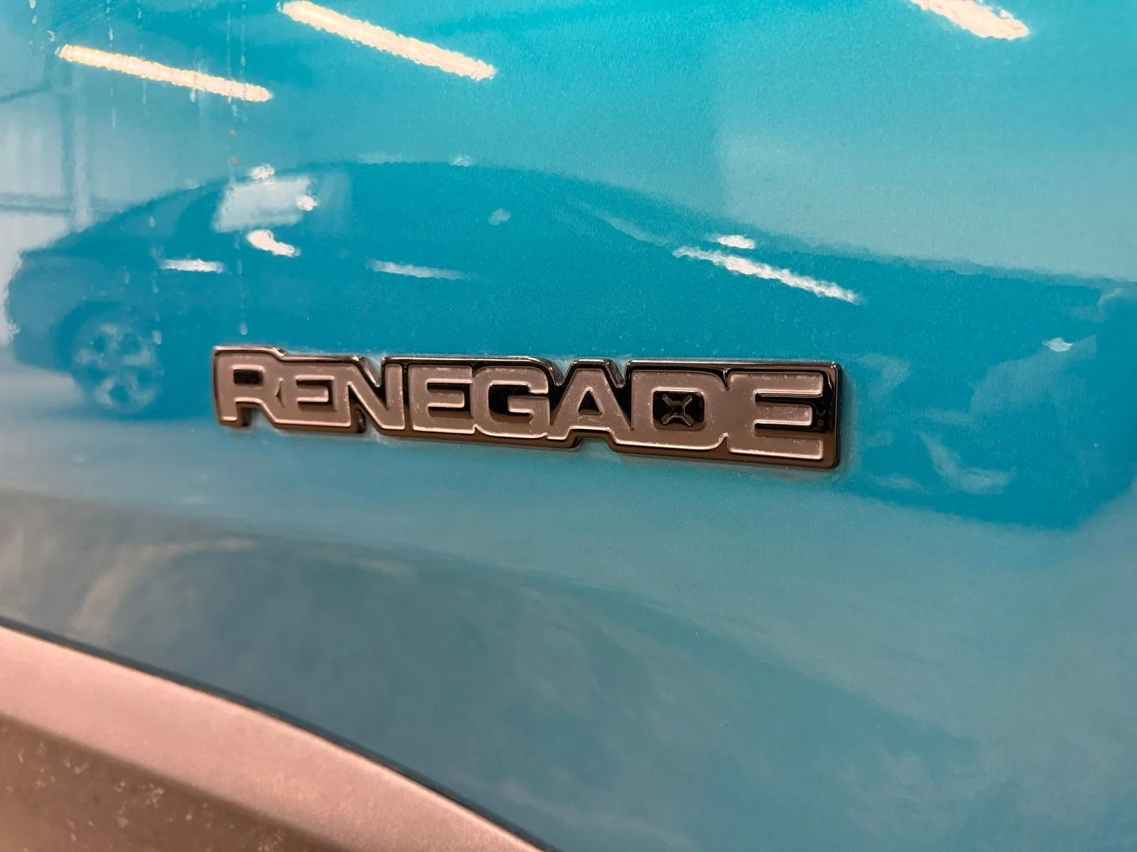 Used 2022  Jeep Altitude image 6