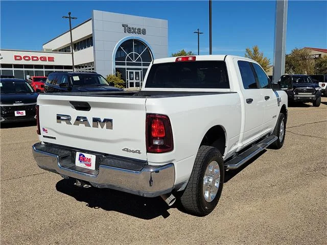 Used 2026 White RAM Big Horn 4x4 Crew Cab 6.3 ft. box 149 in. WB image 4