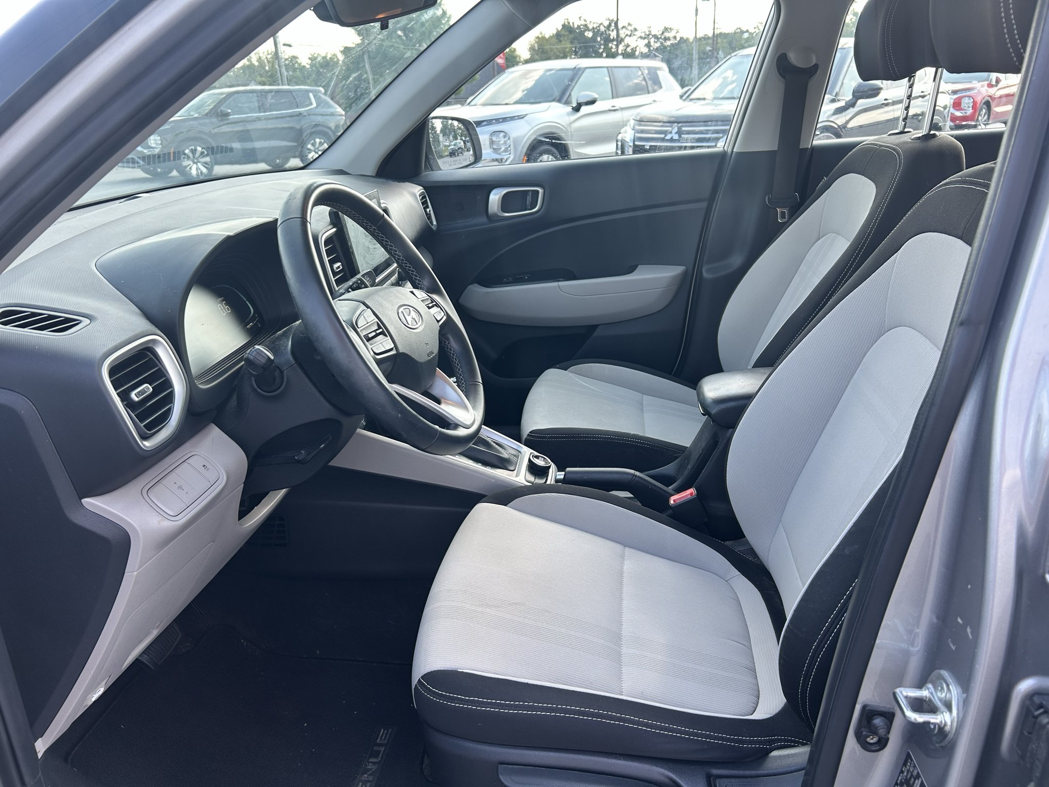 Used 2024 Silver Hyundai  image 9