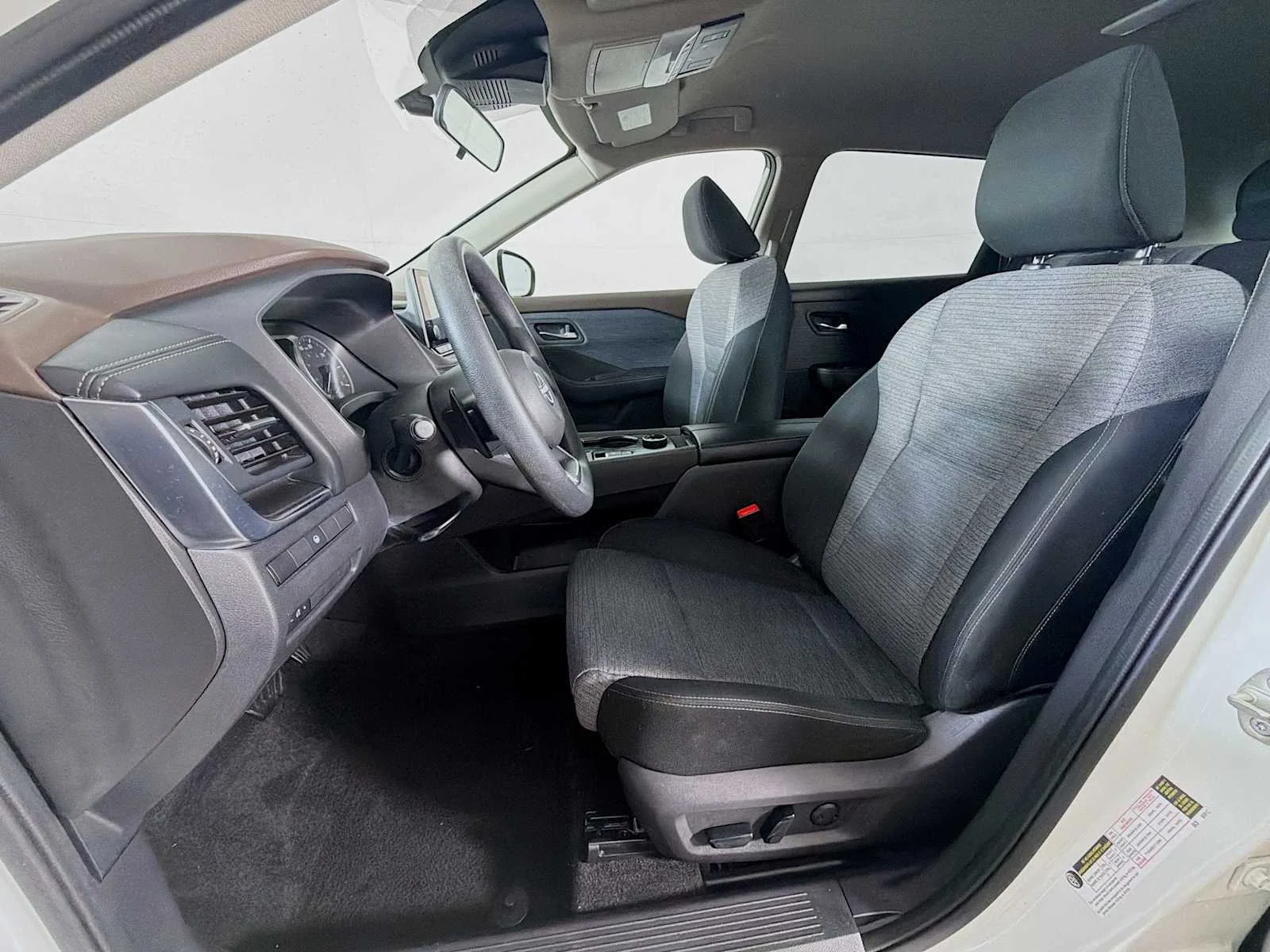 Used 2023 Pearl White Tricoat Nissan SV image 18