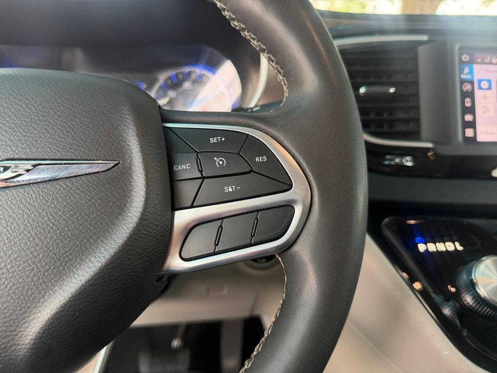 Used 2023 White Chrysler LX image 25
