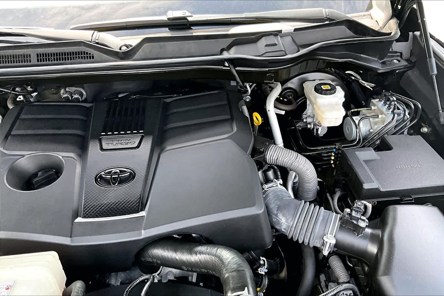 Used 2022 Midnight Black Metallic Toyota SR5 image 32