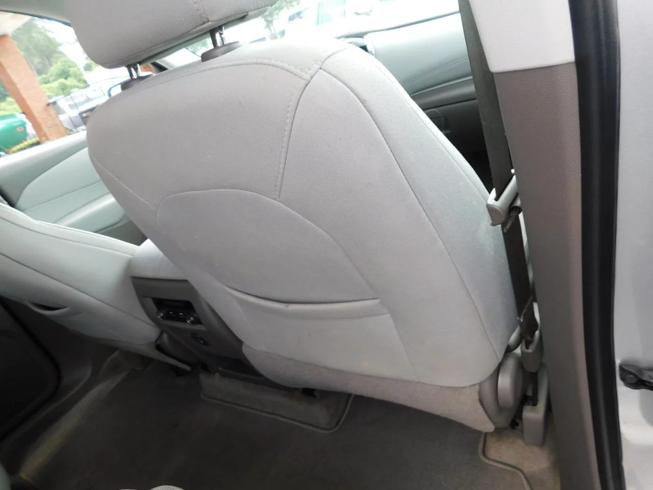 Used 2018 Silver Chevrolet FWD 4DR LT CLOTH W/1LT image 13
