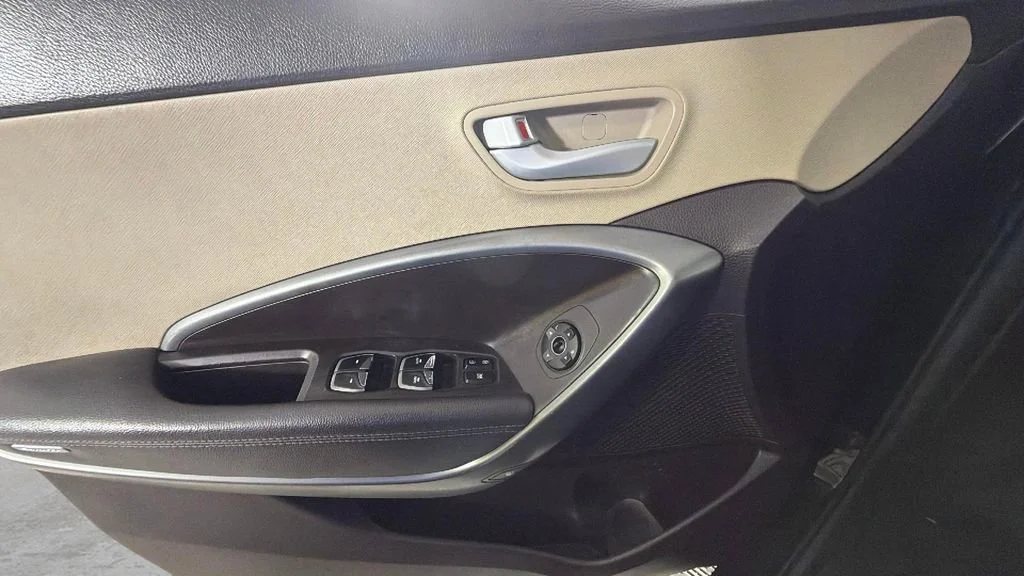 Used 2018 Black Hyundai 2.4L image 26