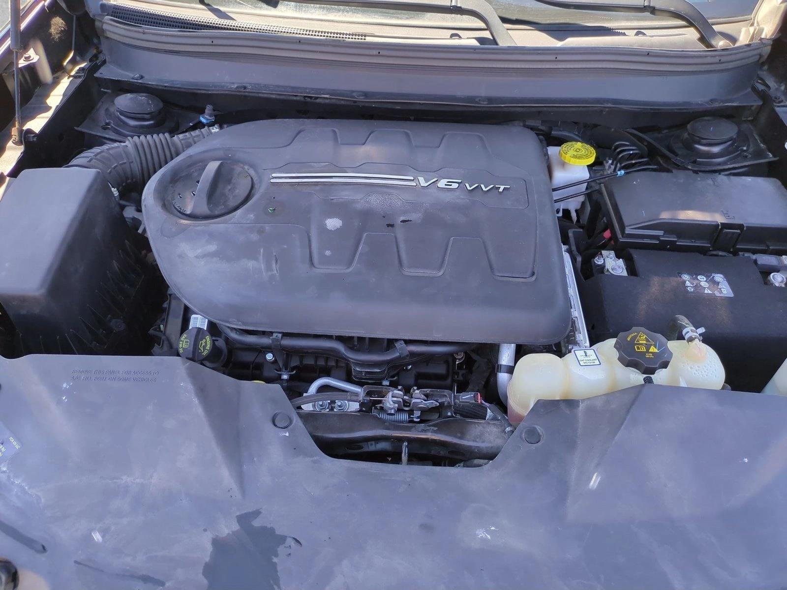 Used 2019 Diamond Black Crystal Pearlcoat Jeep Latitude Plus image 22
