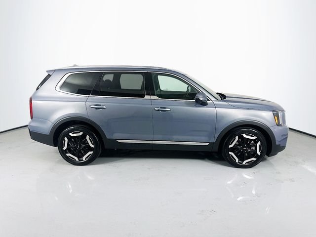 Used 2025 Silver Kia S image 10