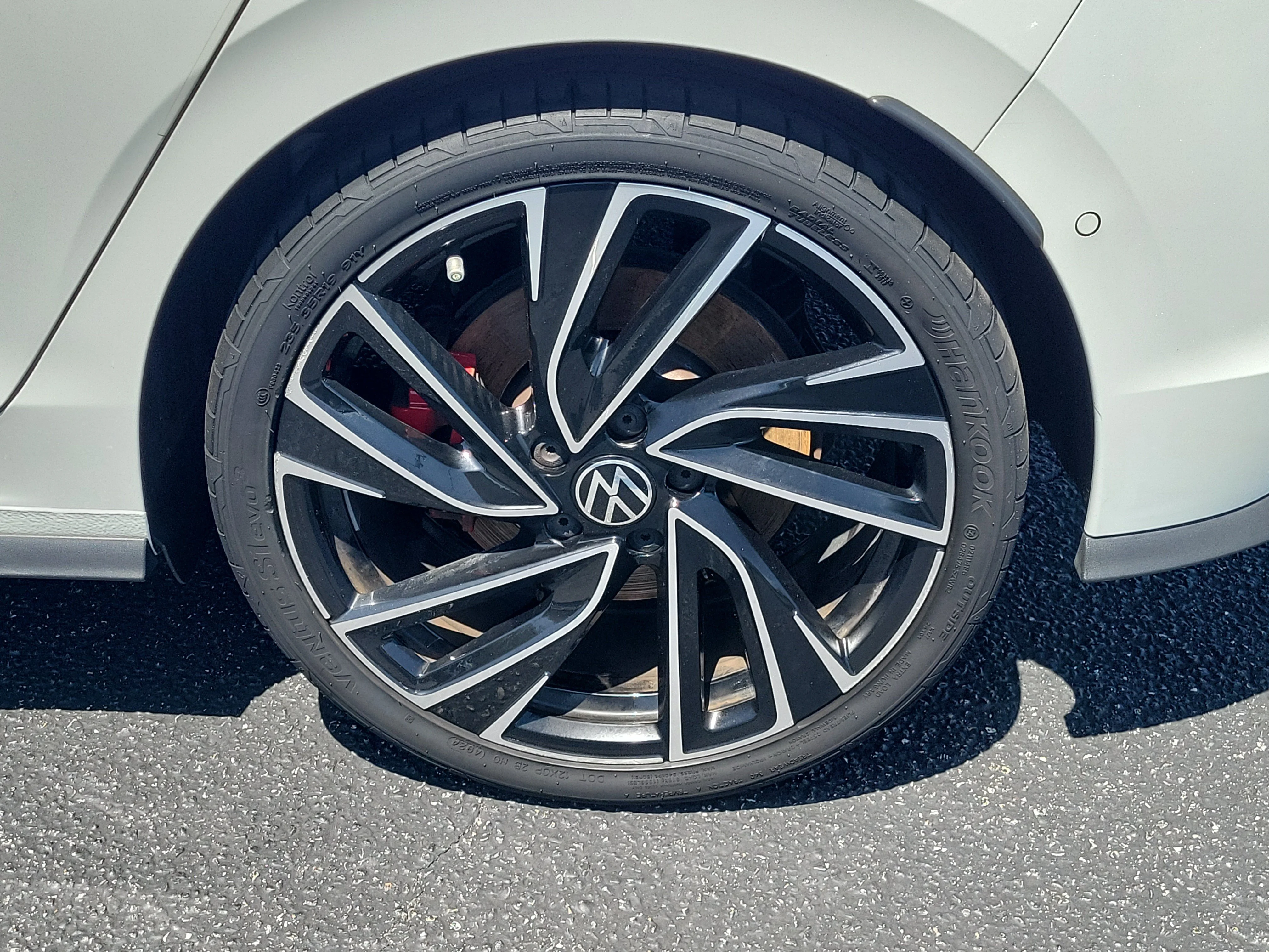 Used 2023 White Volkswagen Autobahn image 30