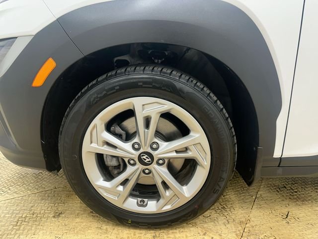 Used 2023 White Hyundai SEL image 19