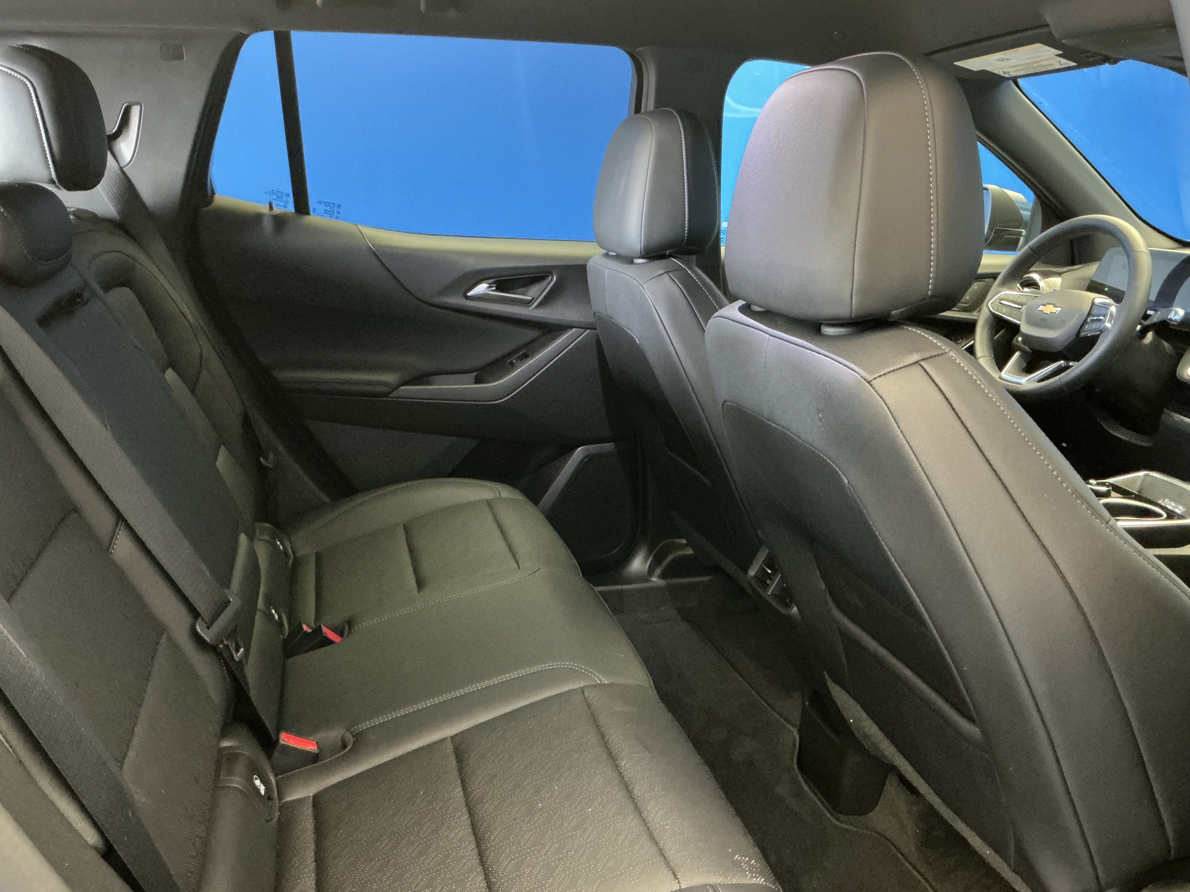 2026 Chevrolet Equinox LT - Photo 25