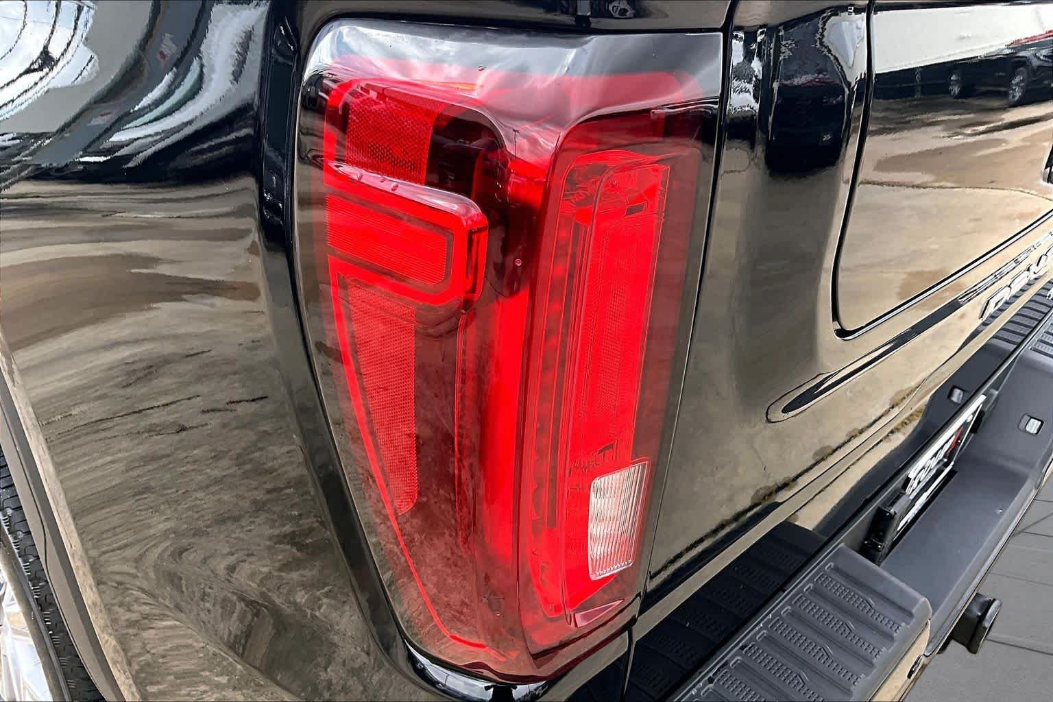 Used 2025 Onyx Black GMC Denali image 29