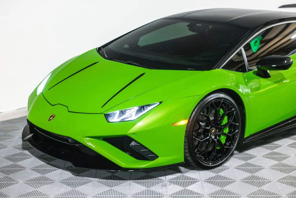 Used 2021 Green Lamborghini Base image 21