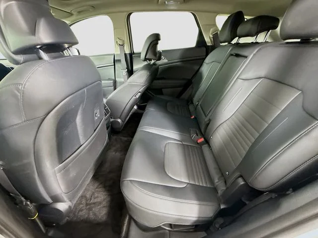 Used 2025 White Kia SX-Prestige image 26