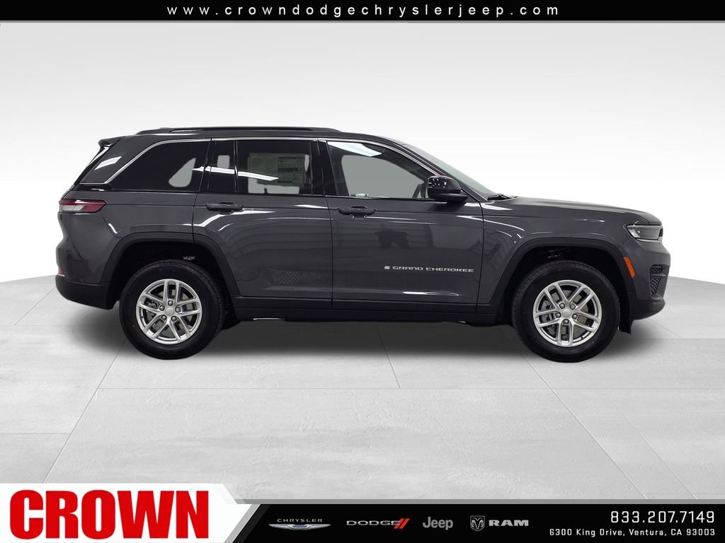 New 2026 Baltic Gray Metallic Clear-Coat Exterior Paint Jeep Laredo image 4