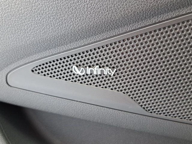 Used 2018 Silver Hyundai Limited image 22