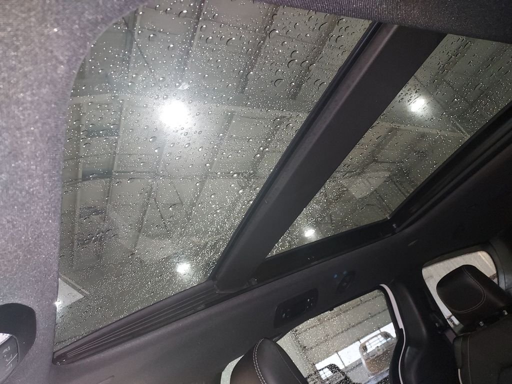 New 2026 Bright White Clear-Coat Exterior Paint Chrysler Limited image 28