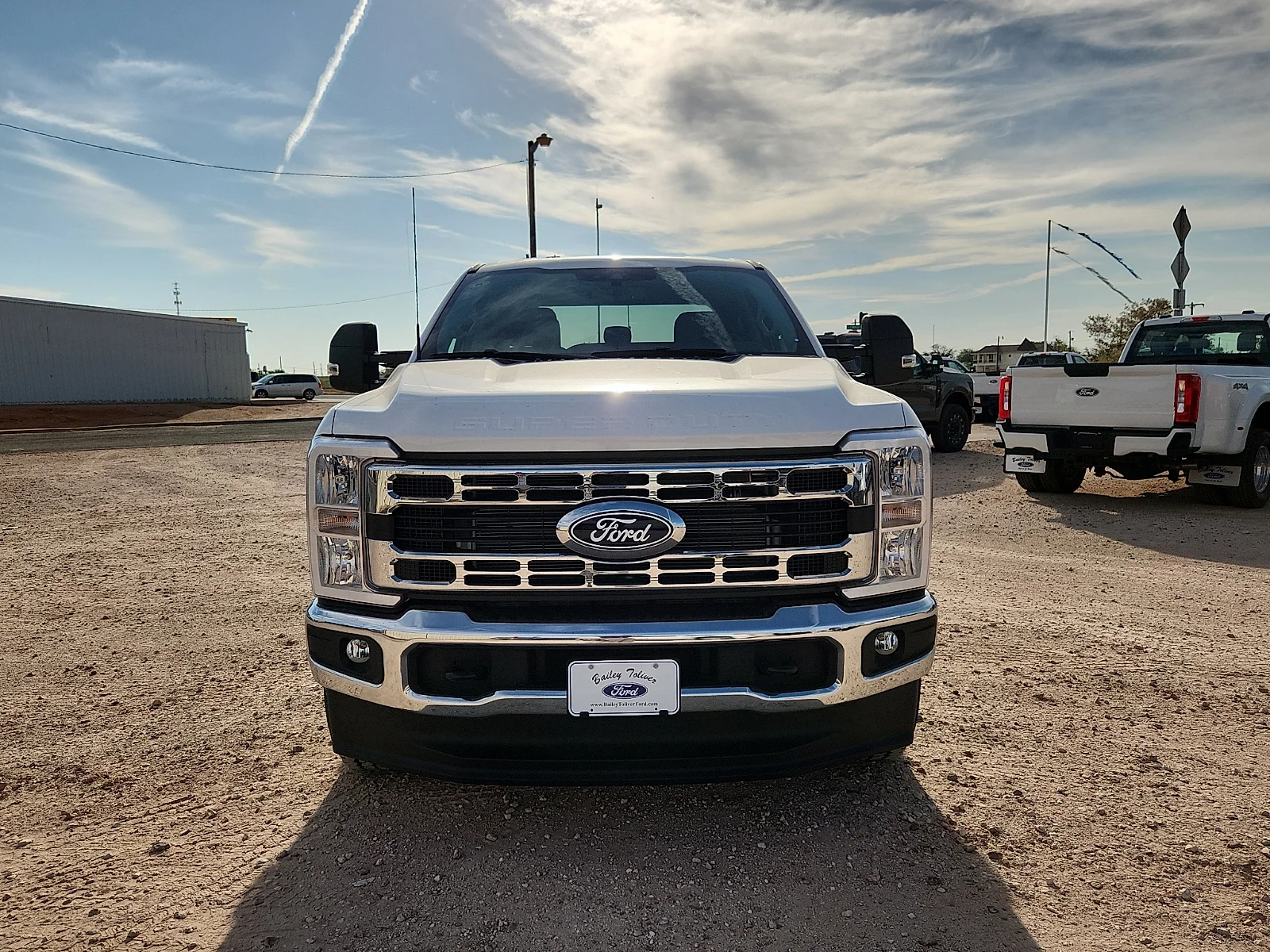 New 2027 Oxford White Ford XLT image 2
