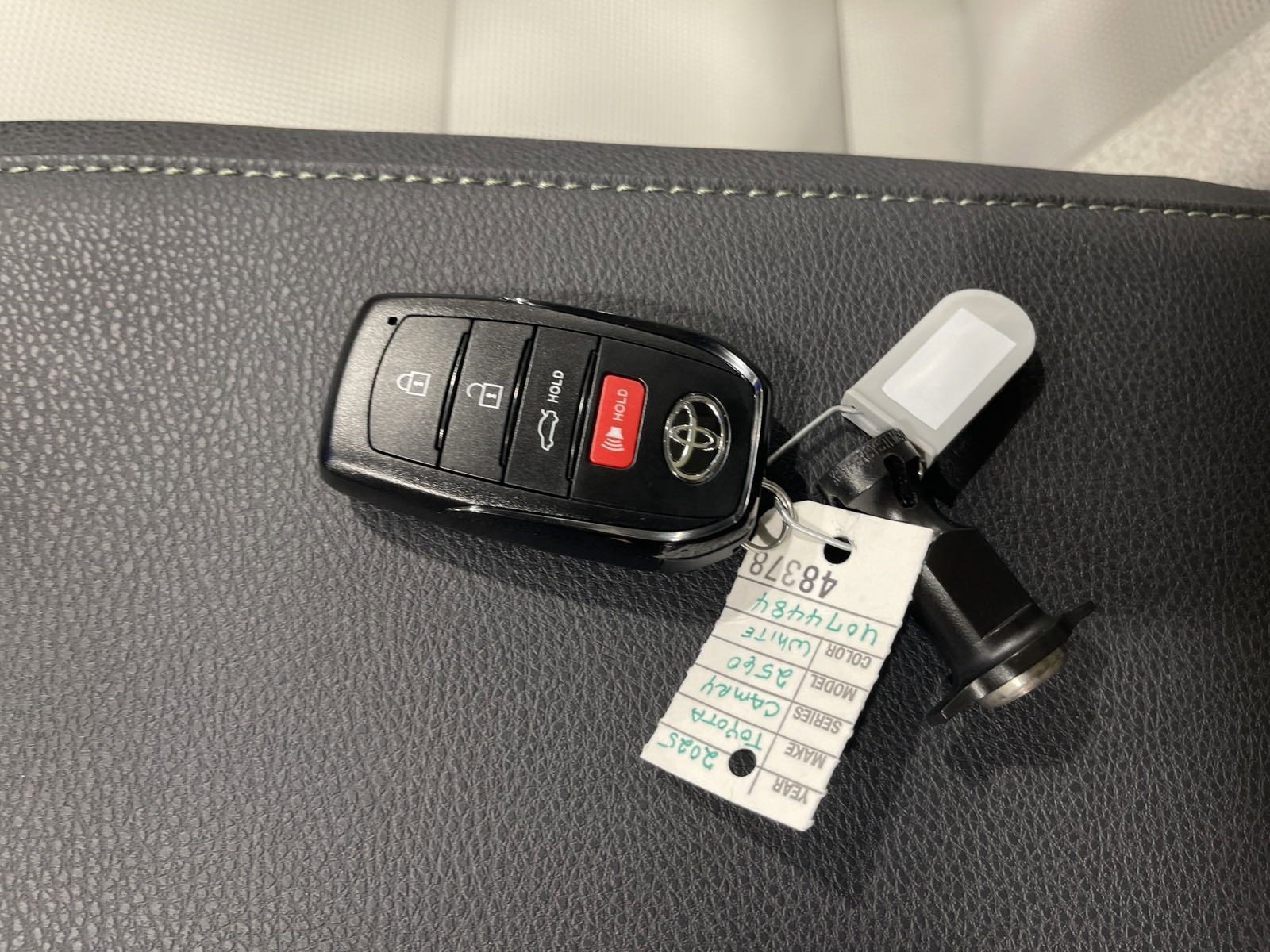 Used 2025 White Toyota XLE image 28