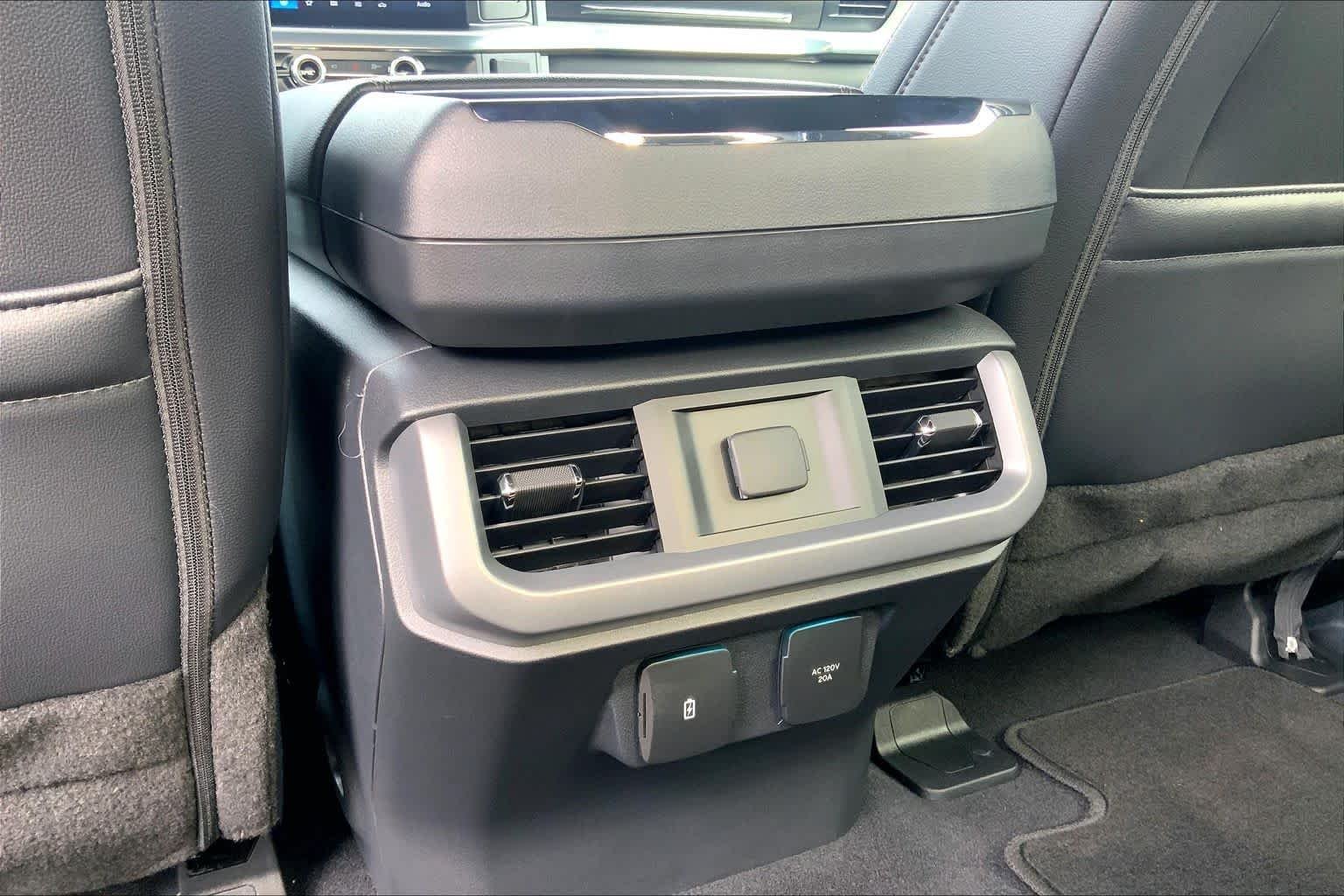 Used 2026 Carbonized Gray Metallic Ford LARIAT image 36