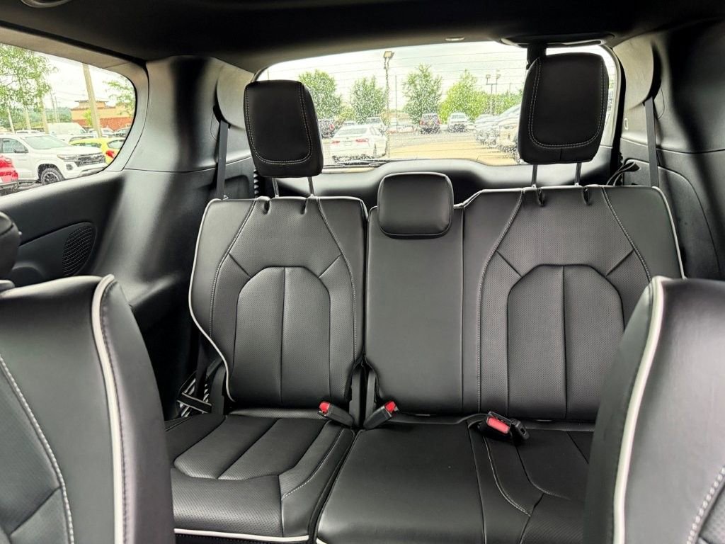 Used 2026 White Chrysler Limited image 18