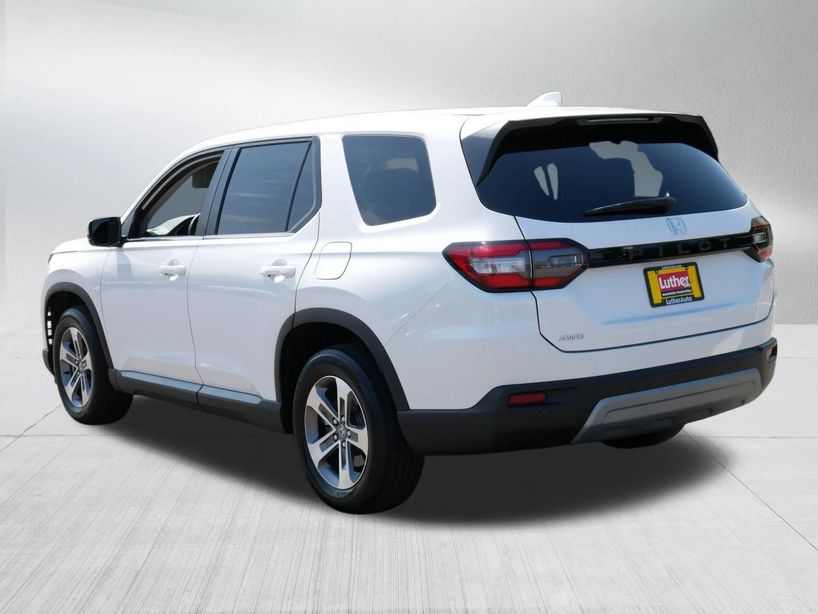 Certified Used 2025 Platinum White Pearl Honda EX-L image 5