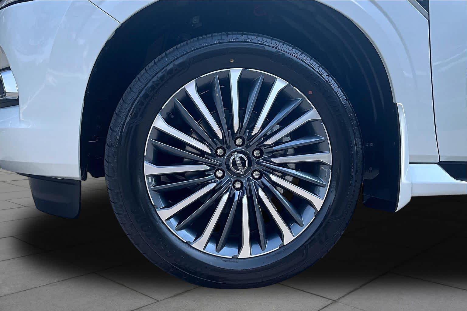 New 2026 Everest White TriCoat / Super Black Two-tone Nissan Platinum Reserve image 11