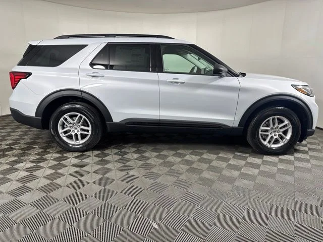 New 2026 Space White Metallic Ford Active image 2