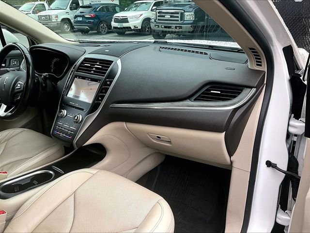 Used 2019 White Lincoln Reserve image 17