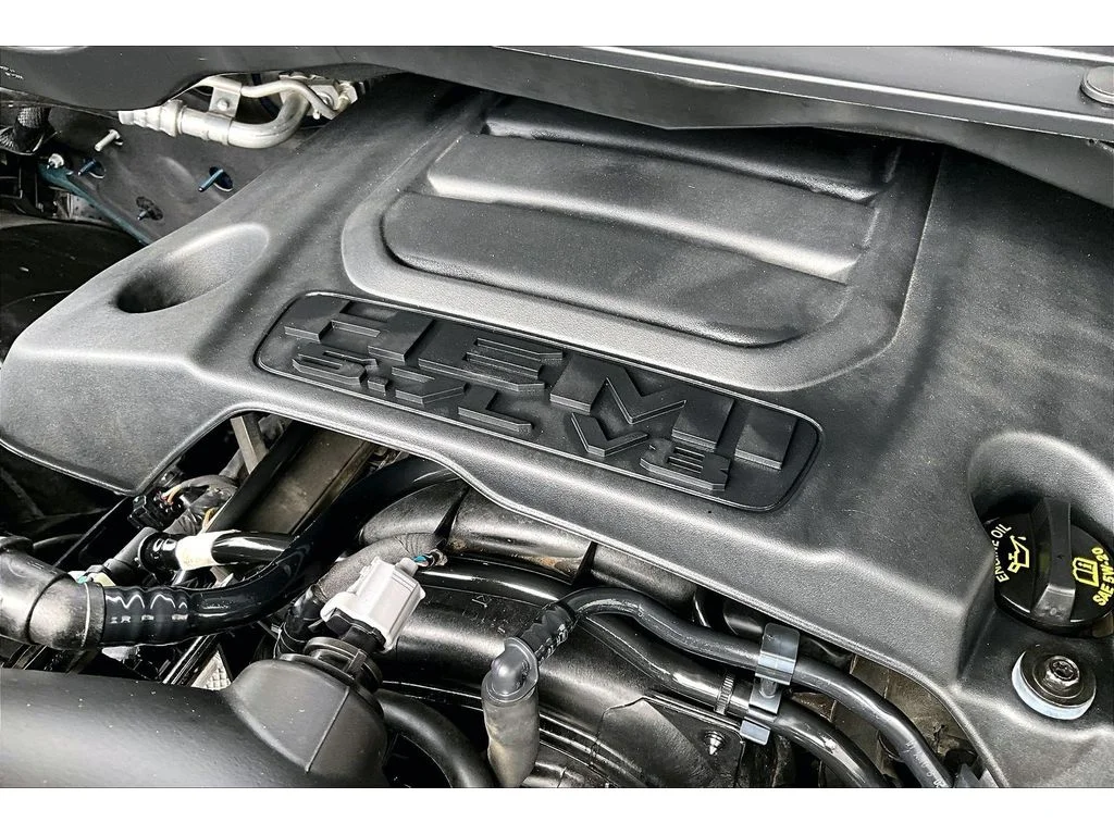 Used 2021 Patriot Blue Pearlcoat Ram Laramie image 30