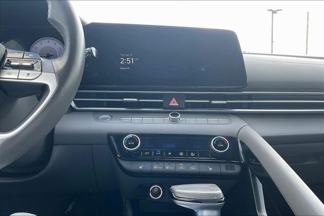 2025 Hyundai Elantra SEL - Photo 17